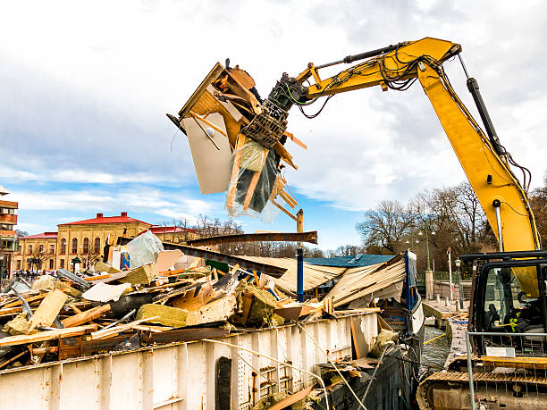 Best Professional Junk Removal  in Eldridge, IA